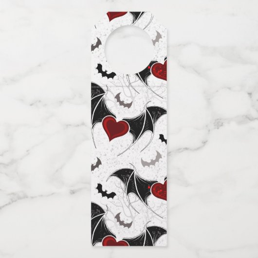 黒いこうもり翼を持つハロウィーンハート ボトルネックタグ (正面)