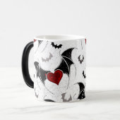 黒いこうもり翼を持つハロウィーンハート モーフィングマグカップ (正面左)