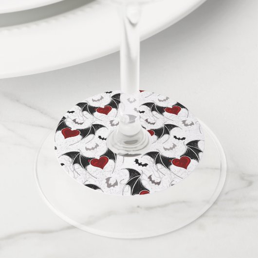 黒いこうもり翼を持つハロウィーンハート ワイングラスタグ (クローズアップ)