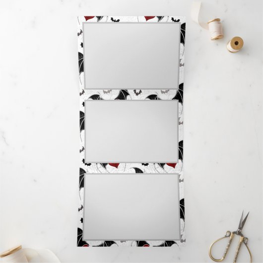 黒いこうもり翼を持つハロウィーンハート 三つ折り招待状 (内部)