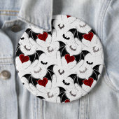 黒いこうもり翼を持つハロウィーンハート 缶バッジ (インサイチュ)