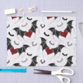 黒いこうもり翼を持つハロウィーンハート 薄葉紙 (クラフト)