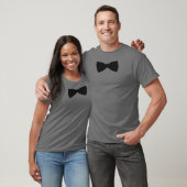 黒いちょうネクタイ Tシャツ (ユニセックス)