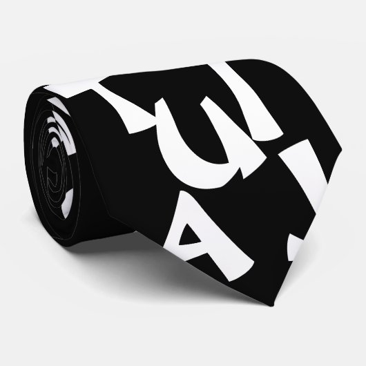 黒いアルファベットのタイの白 ネクタイ (ロール)