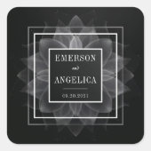 黒いエレガントな結婚式に半透明の花弁マンダラ スクエアシール (正面)