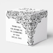 黒いエレガント渦巻き形と花キンチェニェラ フェイバーボックス (裏面サイド)