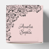 黒いエレガント渦巻き赤面ピンクキンセアニラ フェイバーボックス (上部)