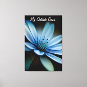 黒いエレガント背景に青い花 キャンバスプリント (正面)