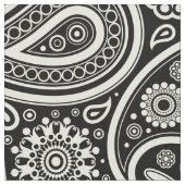 黒いエレガント背景の上の白いペイズリー ファブリック (クローズアップ)