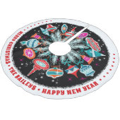 黒いカスタム背景を持つヴィンテージオーナメント ブラッシュドポリエステルツリースカート (アングル)