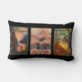 黒いカッコいいヴィンテージの3つの古い旅行ポスター ランバークッション (裏面)