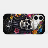 黒いカバーの花柄ドクロ iPhone 16ケース (裏面横)