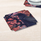 黒いカラスとニャーリ日本のカエデの木 ペーパーコースター (アングル)