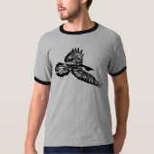 黒いカラスの鳥が舞い上がる Tシャツ (正面)