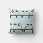 黒いキャップの《鳥》アメリカゴガラが並んでいる クッション (正面)