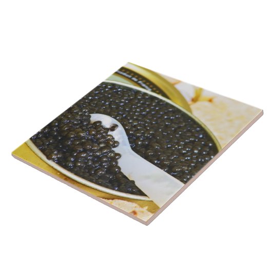 黒いキャビアと真珠の母親のスプーン タイル (側面)