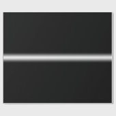 黒いギフトストライプラップ上の色あせた白い ラッピングペーパー (フラット)