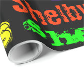 黒いギフト用包装紙ネオン色の名前のコラージュ ラッピングペーパー (ロールコーナー)