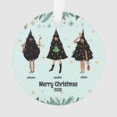 黒いクリスマスツリーに身を包んだ黒人女性パーティー オーナメント (正面)