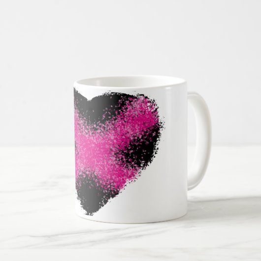 黒いグリッタードットのハートクロスにショックピンク コーヒーマグカップ (正面右)