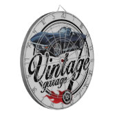 黒いコルベットが付いているヴィンテージのガレージ ダーツボード (正面左)