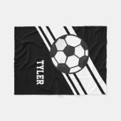 黒いサッカーボールはパーソナライズな名前を遊ばします フリースブランケット (正面(横))