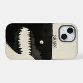 黒いサメ iPhone 15ケース (裏面横)