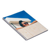 黒いサングラスを着ている女性 ノートブック (右側)