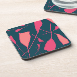 黒いサーフェス上のピンクの花びら飲料用コースター コースター