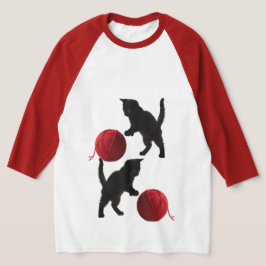 黒いシルエットの子猫と赤い毛糸のボール Tシャツ