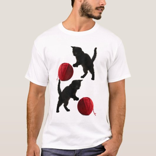 黒いシルエットの子猫と赤い毛糸のボール Tシャツ (正面)