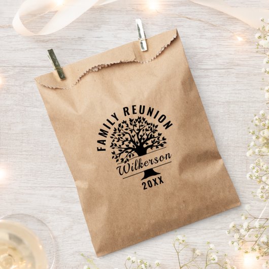 黒いシルエットの木 家族再会記念品 ギフト フェイバーバッグ (クリップ留めされた状態)