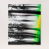 黒いシルエットの森に緑と黄色の霧 ジグソーパズル (縦)