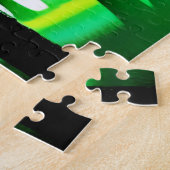 黒いシルエットの森に緑と黄色の霧 ジグソーパズル (側面)