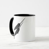 黒いシルエットを一緒に泳ぐかわいいNarwhals マグカップ (正面左)