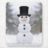 黒いシルクハットをかぶった幸せな雪だるま マウスパッド (正面)