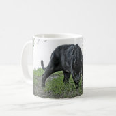 黒いジャガーのつきまとうマグのパノラマ式のイメージ コーヒーマグカップ (正面左)