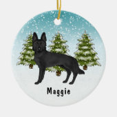 黒いジャーマンシェパードのクリスマス 冬の森 セラミックオーナメント (正面)