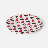 黒いスコッチテリアのパーティー2および赤 ペーパープレート (アングル)