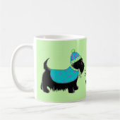 黒いスコットランド犬の青い緑の名前パーソナライズされた コーヒーマグカップ (左)