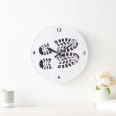 黒いスニーカー及び白い押印 ラージ壁時計 (ホーム)