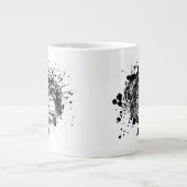 黒いスプラッシュを描いたチンパンジー ジャンボコーヒーマグカップ (正面)