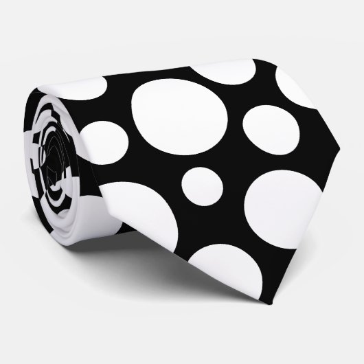 黒いタイのランダムな白水玉模様パターン ネクタイ (ロール)