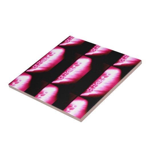 黒いタイルに赤 タイル (側面)