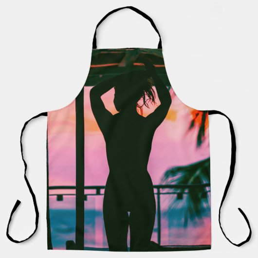 黒いタンクの上に乗った女性と黒い上に立ったズボン エプロン (正面)