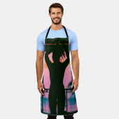 黒いタンクの上に乗った女性と黒い上に立ったズボン エプロン (着用した状態)