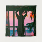 黒いタンクの上に乗った女性と黒い上に立ったズボン タペストリー (正面)