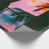 黒いタンクの上に乗った女性と黒い上に立ったズボン ラッピングペーパー (角)