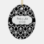 黒いダマスク織のオーナメントの白を個人化して下さい セラミックオーナメント (右)