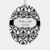黒いダマスク織のオーナメントを個人化して下さい セラミックオーナメント (右)